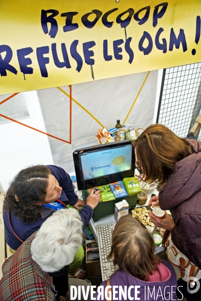 La fair pride, festival du commerce equitable, a l ecologie et a l engagement citoyen.