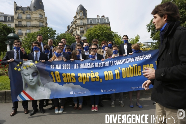 Action symbolique du FNJ pour rappeler les 10 ans du non au vote du traité Européen