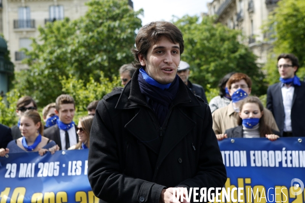 Action symbolique du FNJ pour rappeler les 10 ans du non au vote du traité Européen