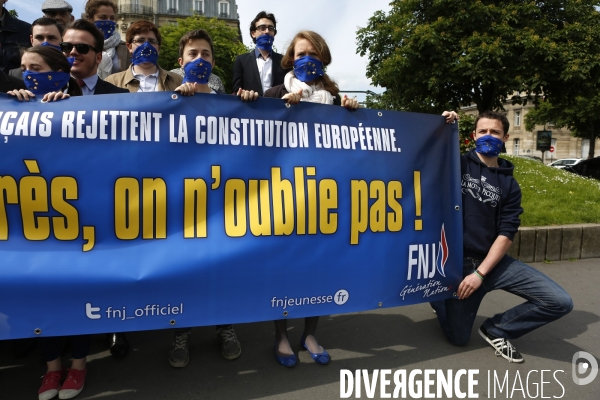 Action symbolique du FNJ pour rappeler les 10 ans du non au vote du traité Européen