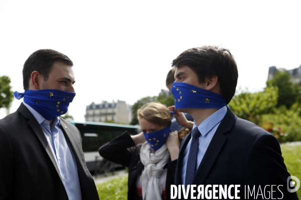 Action symbolique du FNJ pour rappeler les 10 ans du non au vote du traité Européen