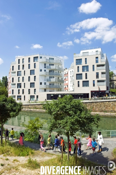 Illustration Mai 2015.Deux immeubles de logement neuf le long du canal de l Ourcq a Pantin