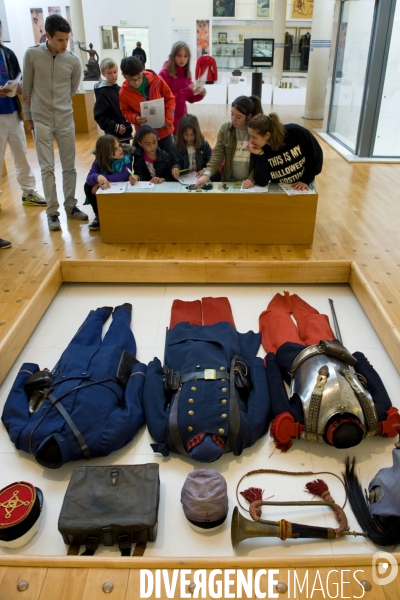 Illustration Mai 2015.Historial de la Grande Guerre a Peronne.Des eleves d un lycee parisien en visite