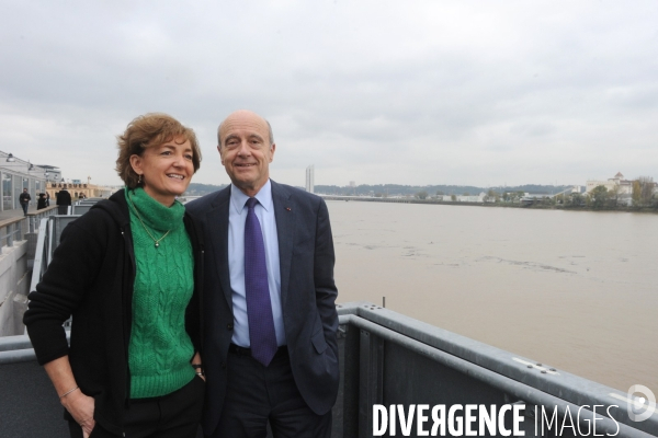 Alain JUPPE Maire de Bordeaux en campagne pour les élections municipales de 2014