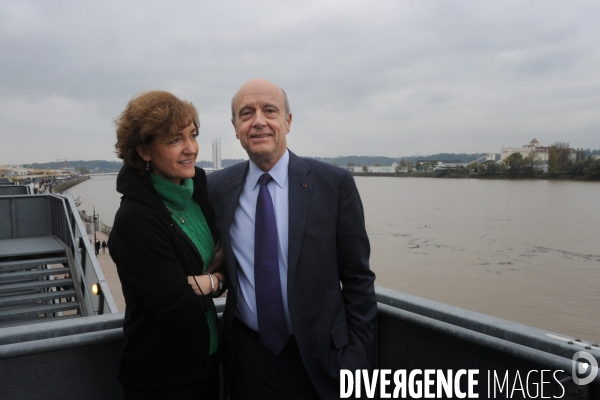 Alain JUPPE Maire de Bordeaux en campagne pour les élections municipales de 2014