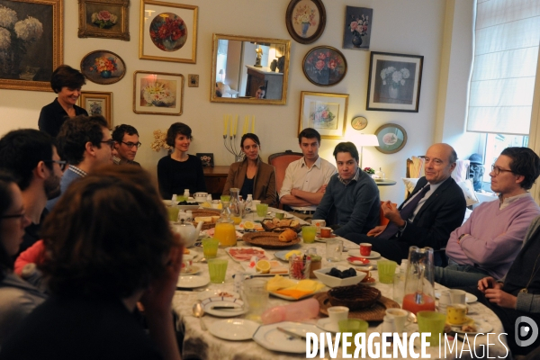 Alain JUPPE Maire de Bordeaux en campagne pour les élections municipales de 2014