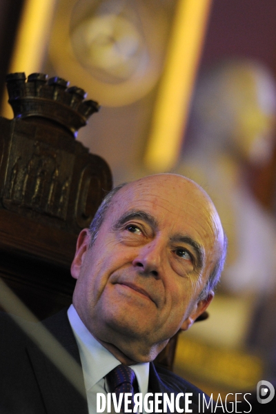 Alain JUPPE Maire de Bordeaux en campagne pour les élections municipales de 2014