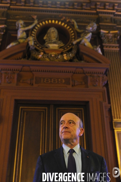 Alain JUPPE Maire de Bordeaux en campagne pour les élections municipales de 2014