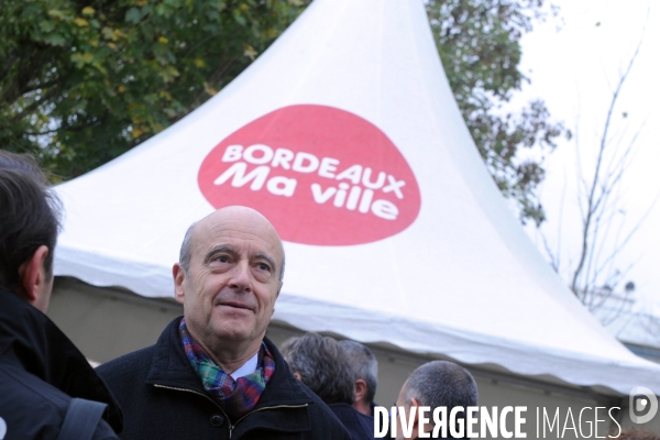 Alain JUPPE Maire de Bordeaux en campagne pour les élections municipales de 2014