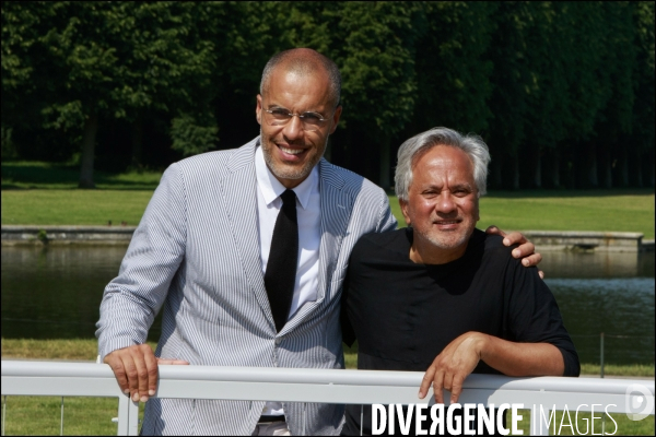 Visite de l Exposition Anish KAPOOR avec l artiste qui présente ses oeuvres dans les jardins du Château de Versailles et dans la salle historique du jeu de paume.