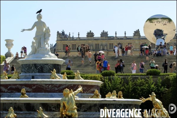 Visite de l Exposition Anish KAPOOR avec l artiste qui présente ses oeuvres dans les jardins du Château de Versailles et dans la salle historique du jeu de paume.