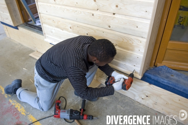 Les stagiaires des metiers du batiment a l AFPA, centre de Lardy.Atelier menuiserie