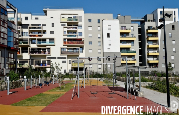 Le square de la Cristallerie / Logements