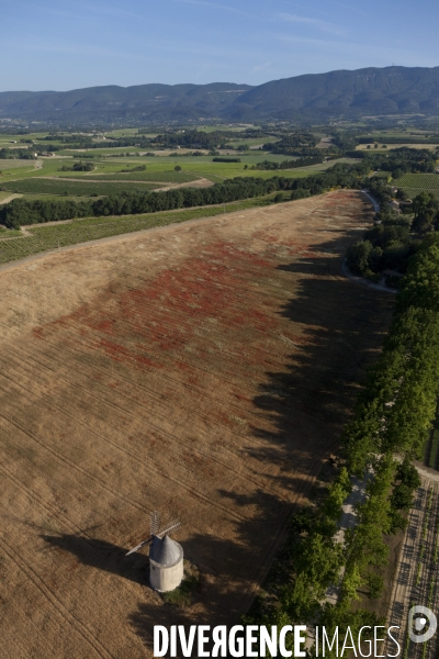 Vue aérienne du Luberon