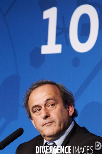 Le président de l UEFA Michel PLATINI lance la vente des billets pour l EURO 2016 en France au cours d une conférence de presse.