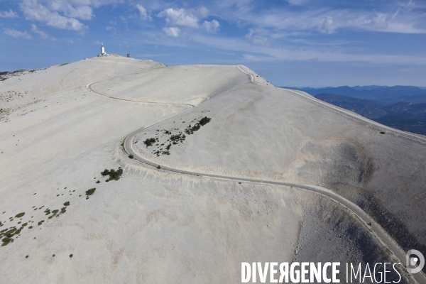Vue aerienne du Mont Ventoux