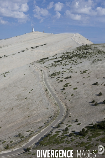 Vue aerienne du Mont Ventoux