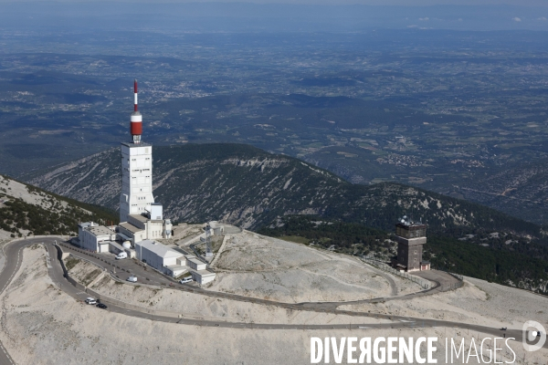 Vue aerienne du Mont Ventoux