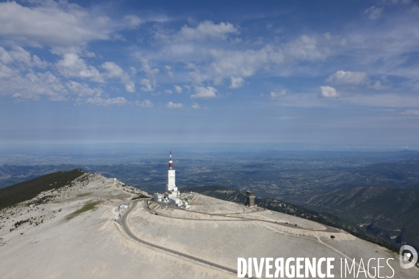 Vue aerienne du Mont Ventoux