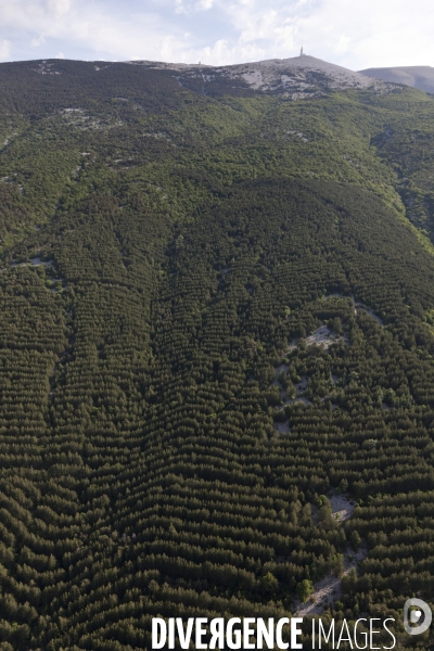 Vue aerienne du Mont Ventoux