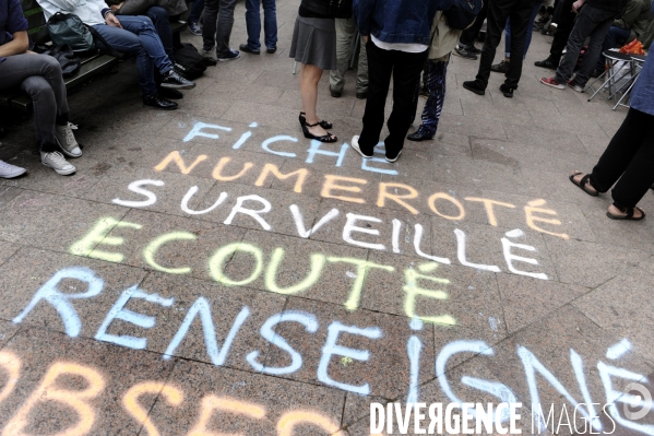 Manifestation contre la loi sur le renseignement