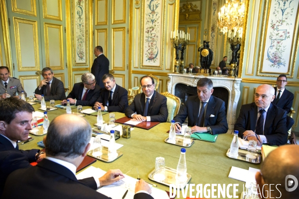 Conseil de défense exceptionnel au palais de l Elysée après la révélation des écoutes des présidents français par la NSA aux Etats Unis