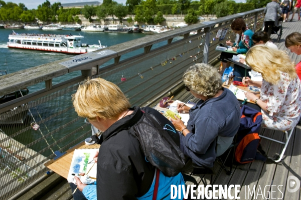 Archives Juin 2015.Peintres du dimanche sur la passerelle Leopold Senghor a Paris