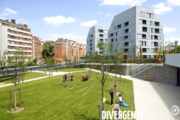 Archives Juin 2015.Le jardin Charles Trenet, realise sur les anciennes friches de la gare de Rungis amenage dans le premier ecoquartier de Paris