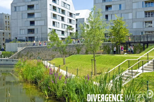 Archives Juin 2015.Le jardin Charles Trenet, realise sur les anciennes friches de la gare de Rungis amenage dans le premier ecoquartier de Paris