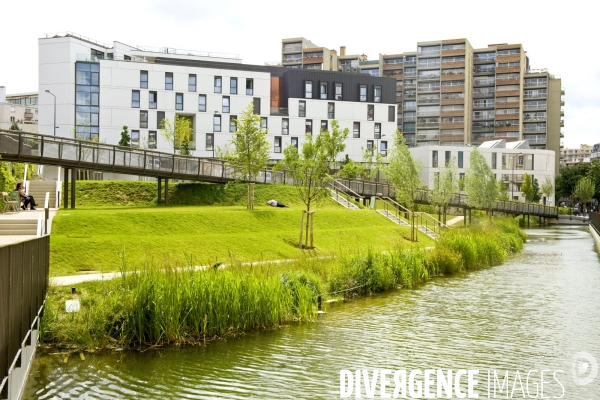 Archives Juin 2015.Le jardin Charles Trenet, realise sur les anciennes friches de la gare de Rungis amenage dans le premier ecoquartier de Paris