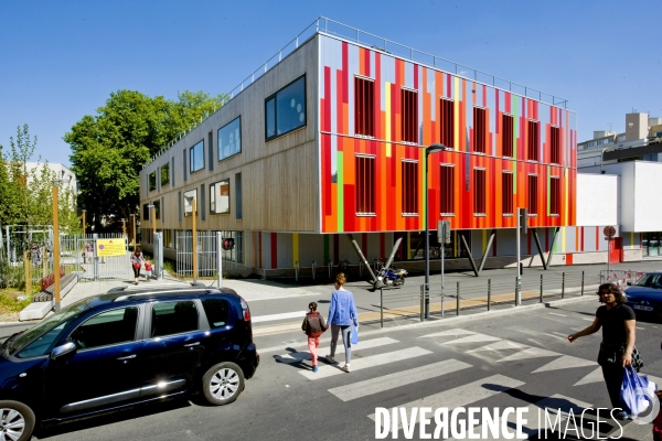 Archives Juin 2015.Sortie des eleves du groupe scolaire Stephane Hessel a Montreuil