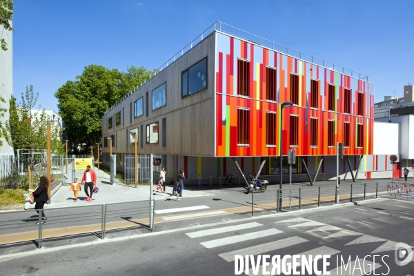 Archives Juin 2015.Sortie des eleves du groupe scolaire Stephane Hessel a Montreuil