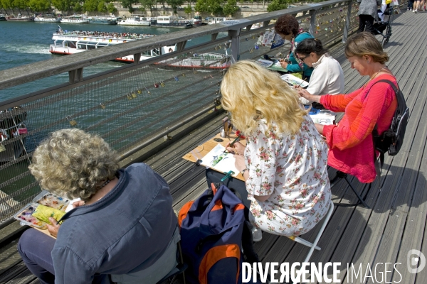 Archives Juin 2015.Des peintres du dimanche sur la passerelle Leopold Senghor.