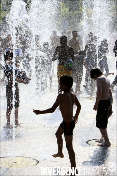 Illustratiion sur la canicule qui frappe Paris.