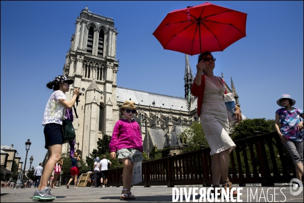 Illustratiion sur la canicule qui frappe Paris.