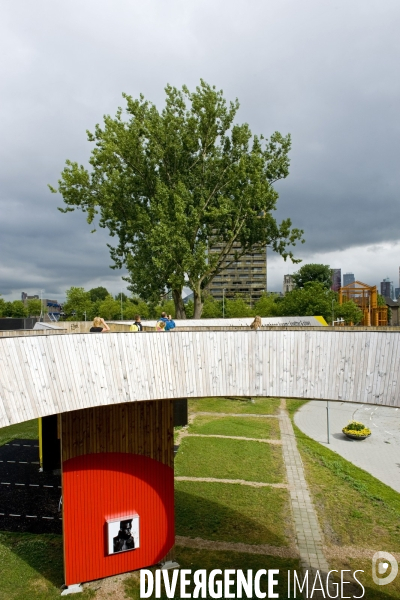 Rotterdam. Le Luchtsingel, pont piétonnier en bois, symbole de la revitalisation d un quartier du centre ville