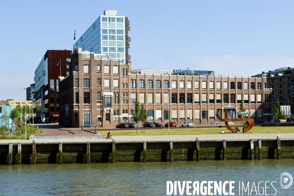 Croisiere dans le port de Rotterdam.Siege social de Kuehne+Nagel, specialiste de la logistique