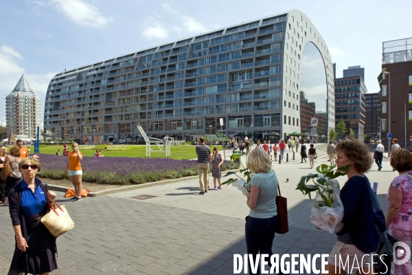 Rotterdam.Le market hall,a la fois marche couvert et logement avec 228 appartements