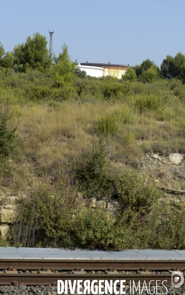 Le site pétrochimique de LyondellBasell à Berre l Etang (13) après l incendie criminel de 2 cuves survenu le 14 juillet 2015