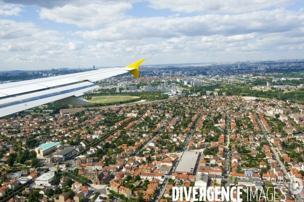 Illustration Juillet 2015.En vol au dessus de la region parisienne