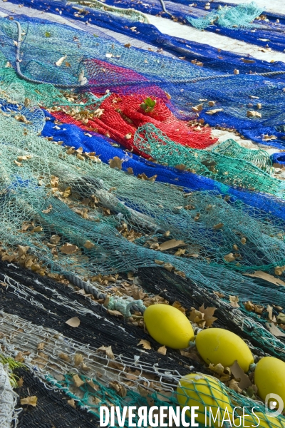 Illustration Juillet 2015.Filets de peche au sol dans le port de Palma