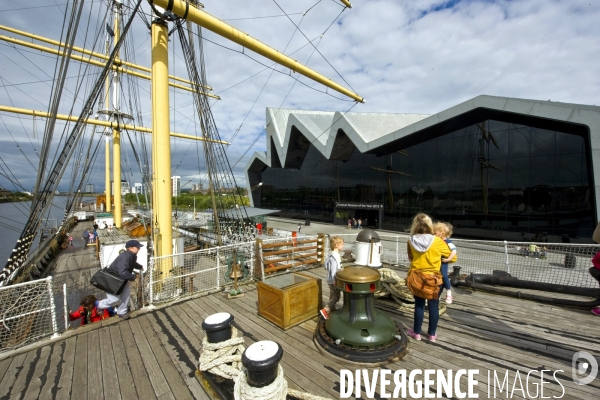 Le Riverside Museum.Musee des transports a Glasgow vu du pont du trois mats le Glenlee