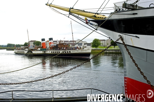 Le grand Waverley, bateau a aubes construit apres la 2 eme guerre mondiale aux chantiers de la Clyde, embarque aujourd hui des touristes