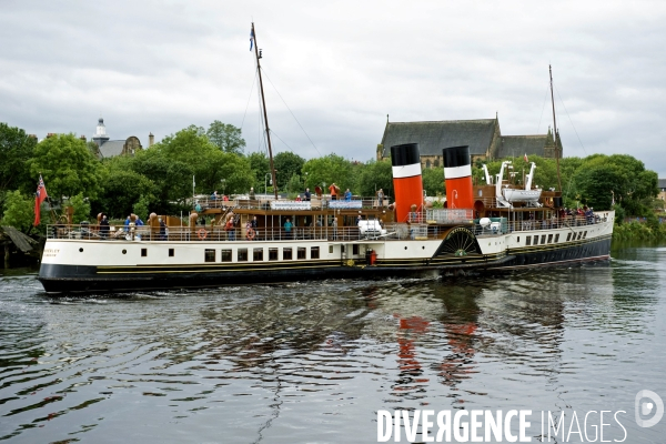 Le grand Waverley, bateau a aubes construit apres la 2 eme guerre mondiale aux chantiers de la Clyde, embarque aujourd hui des touristes