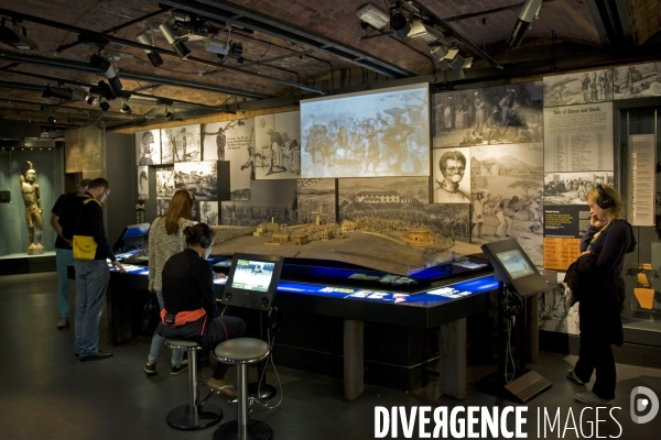 Liverpool Port negrier aussi. Le musee international de l esclavage situe dans un des batiments de l Albert dock