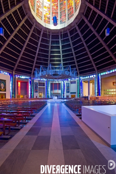 Liverpool.La cathedrale metropolitaine du Christ Roi construite a la fin des annees soixante par Frederick Gibberd