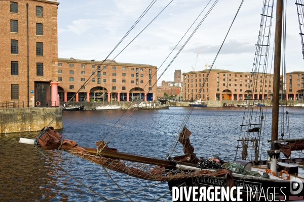 Liverpool..L Albert dock etait au 19 eme le complexe d entrepots le plus moderne au monde.