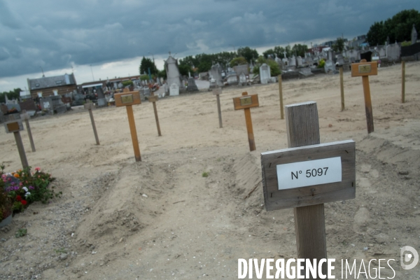 Le carré des migrants, cimetière de Calais