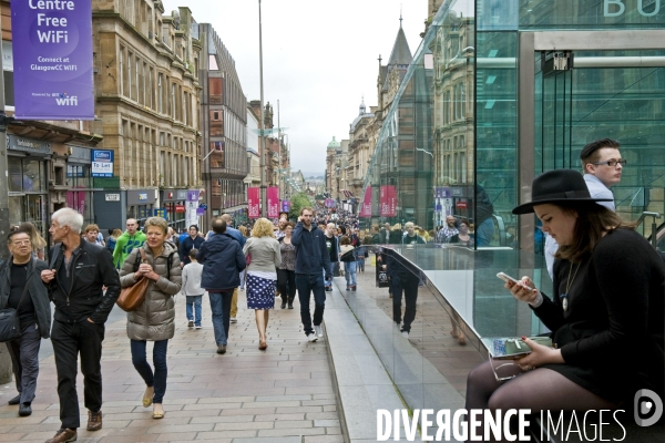 Glasgow.La foule du dimanche sur Buchanan street, l une des principales arteres commercantes