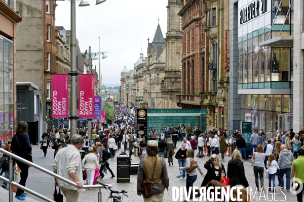 Glasgow.La foule du dimanche sur Buchanan street, l une des principales arteres commercantes